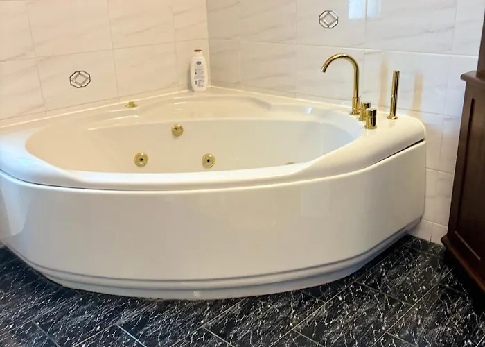 לינה וארוחת בוקר Amalia 4*