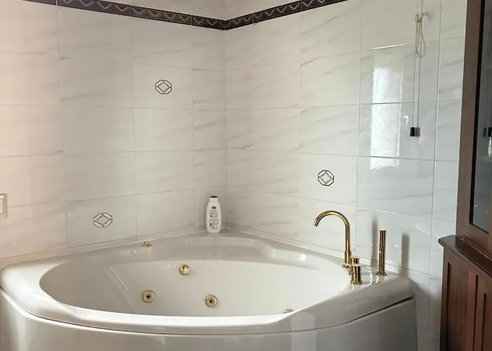 Amalia לינה וארוחת בוקר 4*